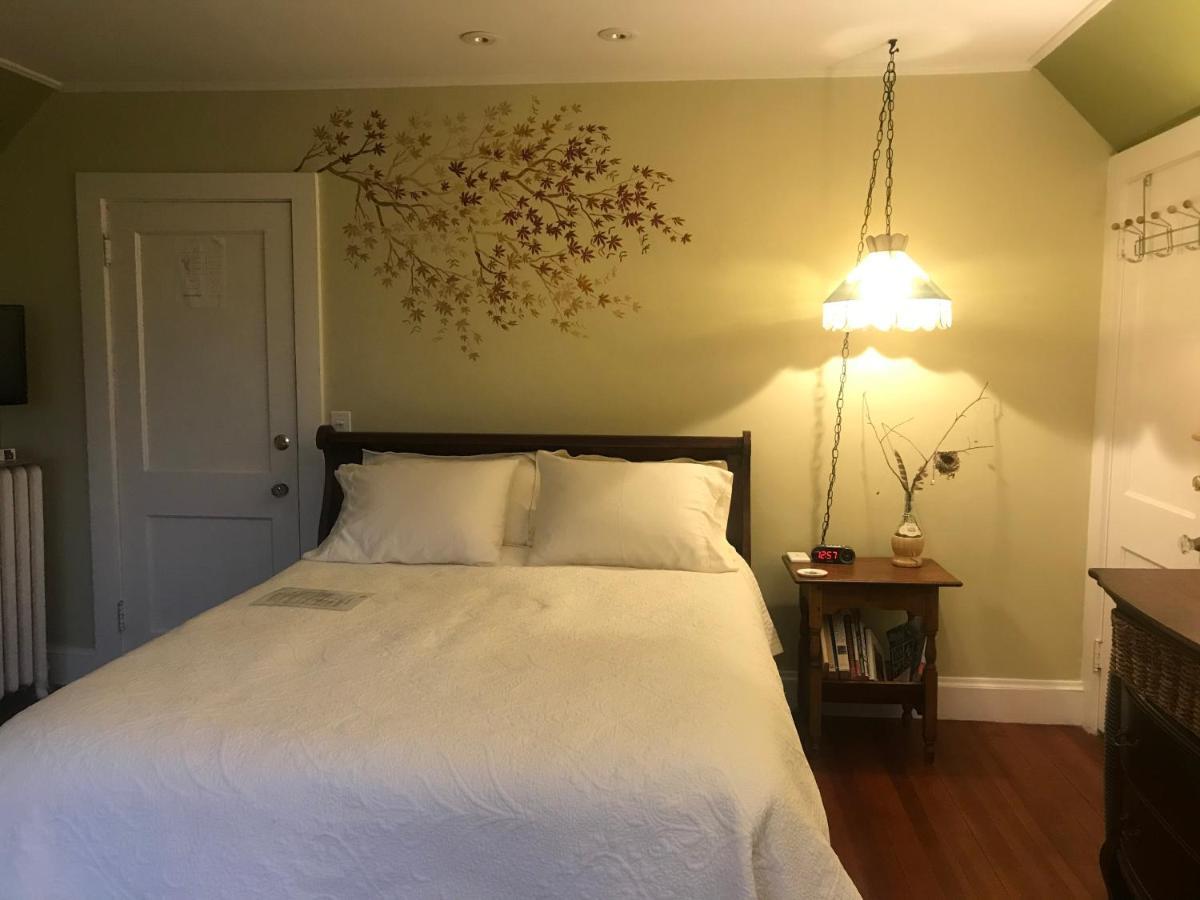 Howarth House Bed And Breakfast Fitchburg Eksteriør bilde
