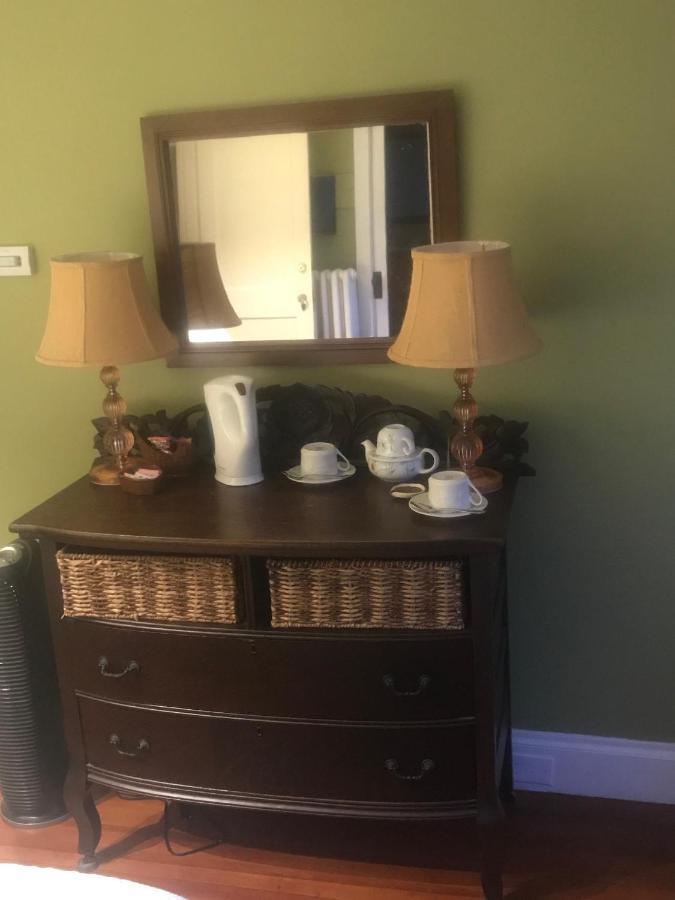 Howarth House Bed And Breakfast Fitchburg Eksteriør bilde
