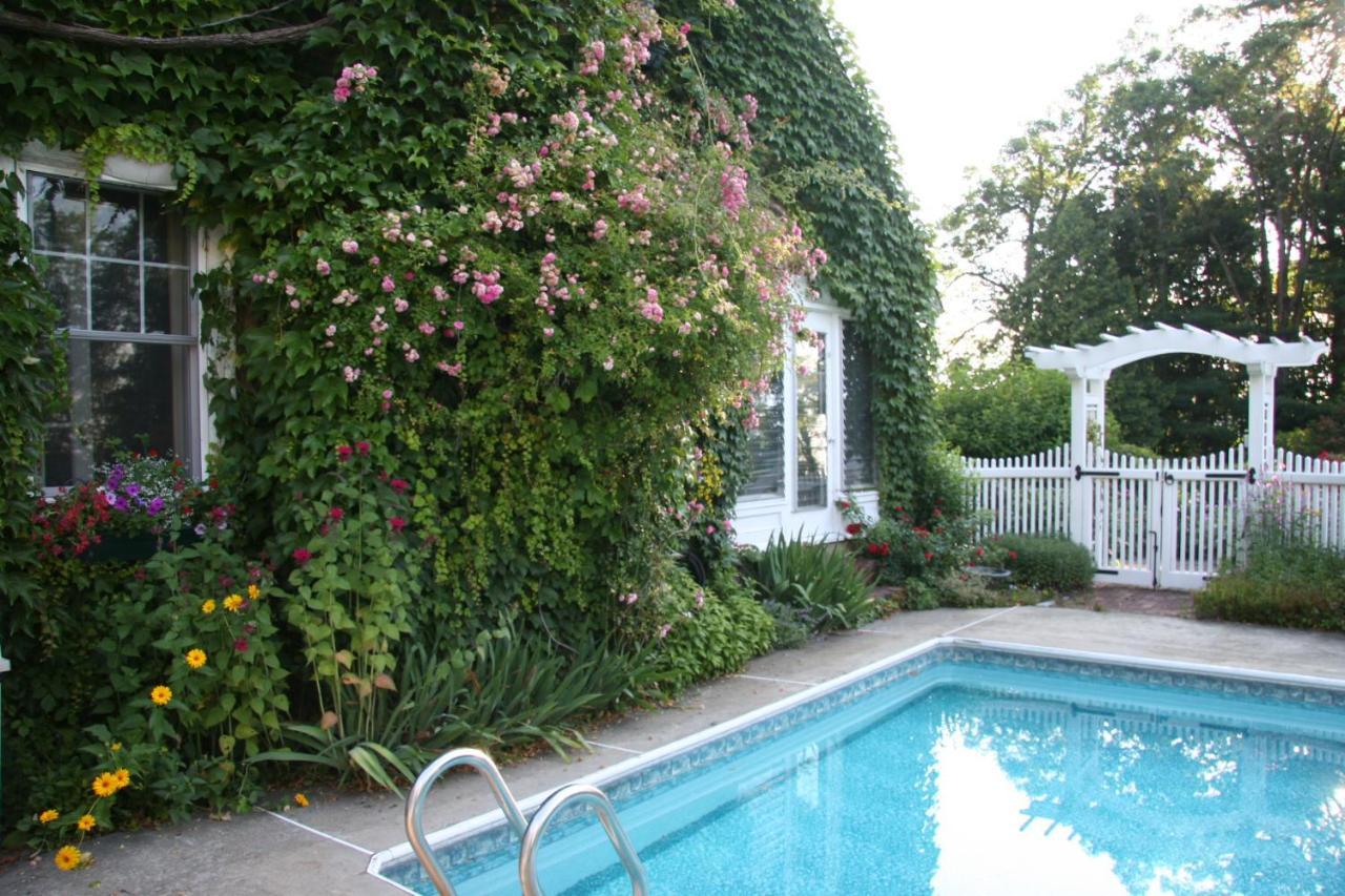 Howarth House Bed And Breakfast Fitchburg Eksteriør bilde